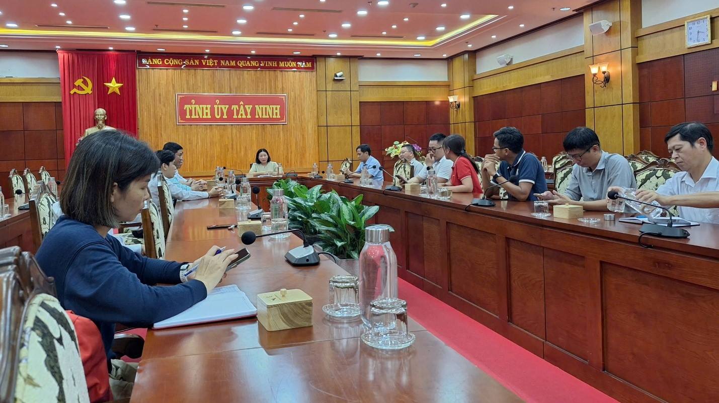 អង់គ្លេស៖ ព័ត៌មាន